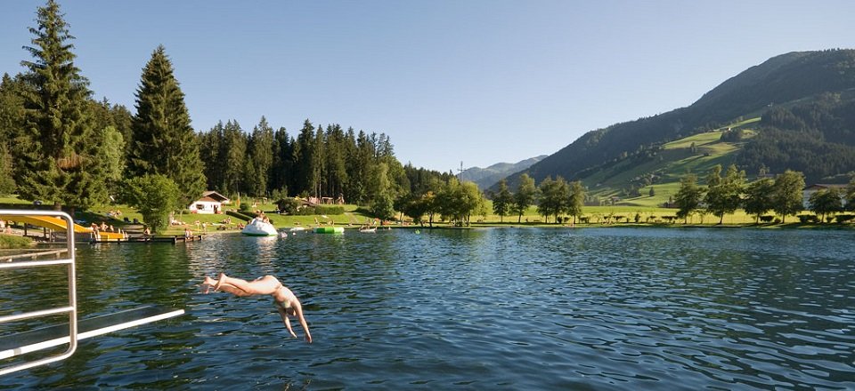 badesee kirchberg in tirol by kurt tropper