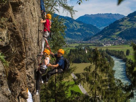 actieve vakantie avontuur via ferrata outdoor active zillertal vakantie oostenrijk oostenrijkse alpen