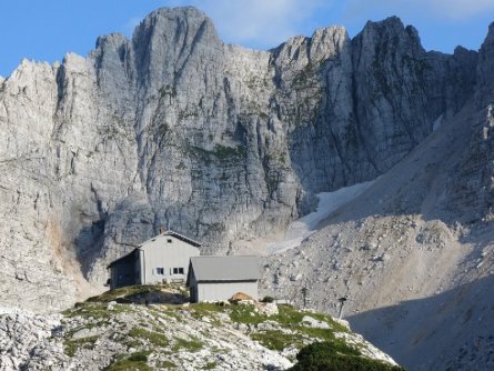 huttentocht triglav national park julische alpen slovenië (12) pogačnikov dom na kriških podih