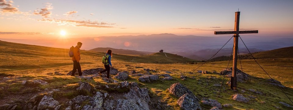 sonnenaufgang beim zingerkle kreuz tourismus lavanttal franz gerdl huttentocht alpe adria trail oostenrijkse alpen (1)