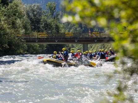 family active zillertal actieve gezinsvakantie mayrhofen alpenreizen family rafting (1)