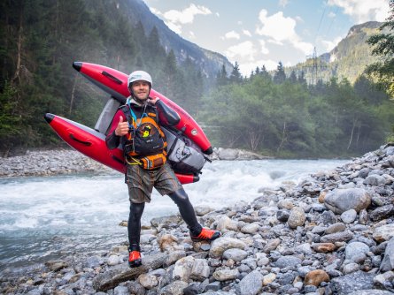 outdoor active zillertal outdoorvakantie tirol oostenrijk river bug