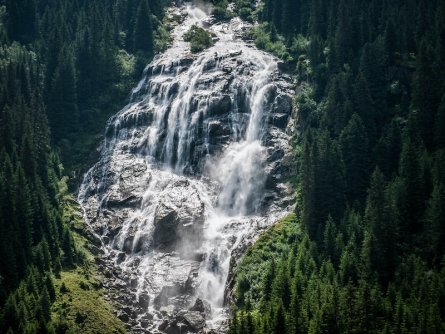 huttentocht stubaier höhenweg stubaier alpen stubaital oostenrijk stubai tirol tourismusverband stubai tirol sulzenau huette grawa wasserfall 2