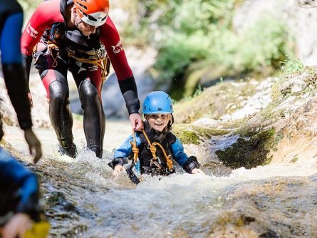 family active lofer salzburger saalachtal avontuurlijke gezinsvakantie oostenrijk canyoning kids rock 2