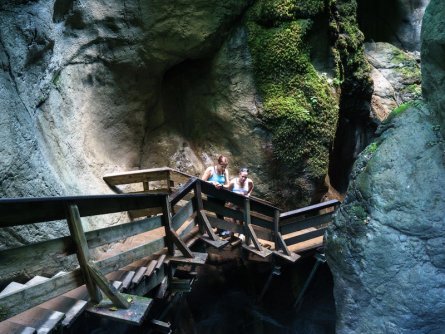 family active lofer avontuurlijke gezinsvakantie oostenrijk hike door een kloof seisenbergklamm   saalachtaler naturgewalten 6