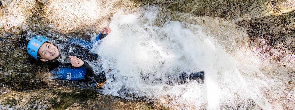 family active lofer avontuurlijke gezinsvakantie oostenrijk canyoning kids rock 4