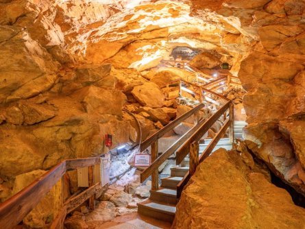 family active lofer avontuurlijke gezinsvakantie oostenrijk hike in een grot lamprechtshoehle naturgewalten saalachtal 2