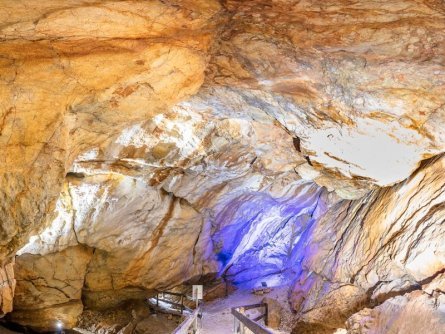 family active lofer avontuurlijke gezinsvakantie oostenrijk hike in een grot lamprechtshoehle naturgewalten saalachtal