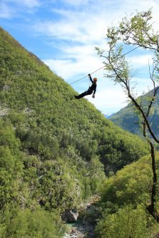 family outdoor active bovec outdoorvakantie slovenie outdoorparadijs julische alpen zipline (3)