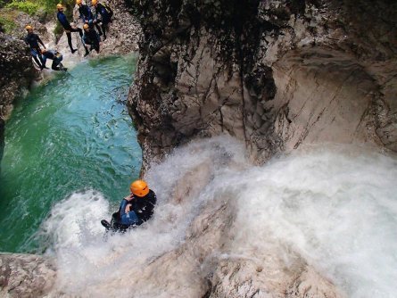 family outdoor active bovec outdoorvakantie slovenie outdoorparadijs julische alpen canyoning 2