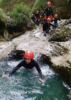 family outdoor active bovec outdoorvakantie slovenie outdoorparadijs julische alpen canyoning (2)