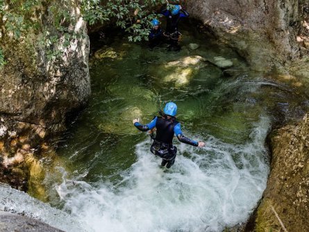 family active lofer avontuurlijke gezinsvakantie canyoning kids oostenrijk (5)