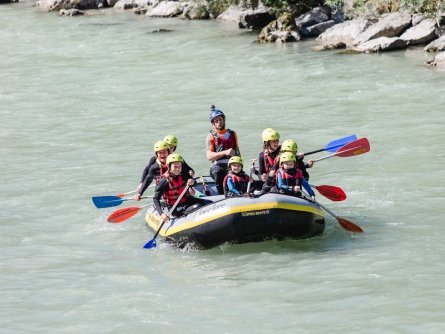 family active lofer avontuurlijke gezinsvakantie rafting kids oostenrijk