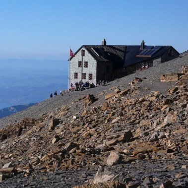 huttentocht interlaken bern zwitserland blüemlisalphütte