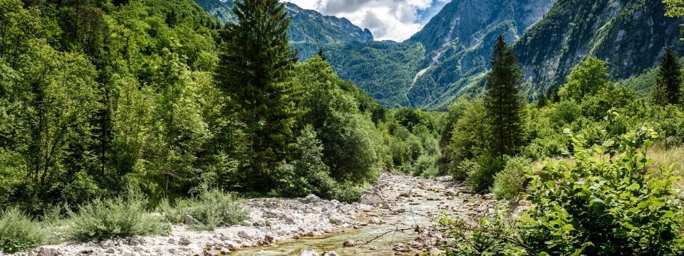 huttentocht triglav panorama goriska slovenie lepena vallei