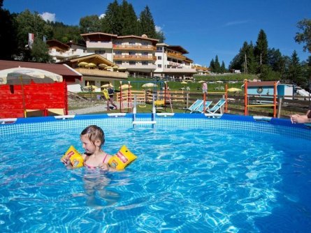 family fun brixental premium avontuurlijke gezinsvakantie oostenrijk families hotel berghof zwembad