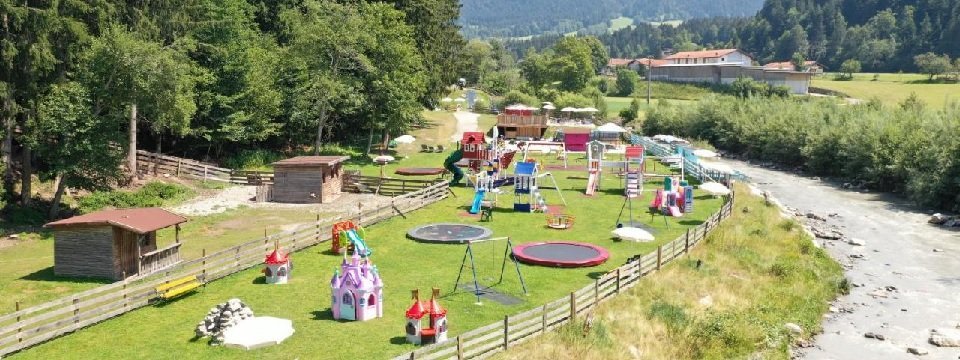 family fun brixental premium avontuurlijke gezinsvakantie oostenrijk families hotel berghof speeltuin ban