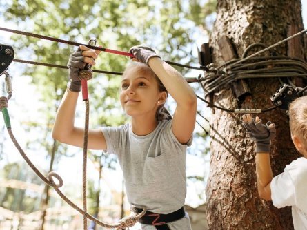 family active samoëns avontuurlijke gezinsvakantie families frankrijk haute savoie avontuurlijk klimpark