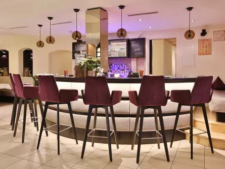 wandelvakantie serfaus fiss ladis oostenrijk oostenrijkse alpen tirol hotel castel bar (1)