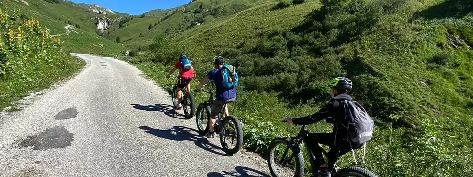 family outdoor active la plagne actieve gezinsvakantie outdoorvakantie frankrijk savoie emountainbiken2 (1)