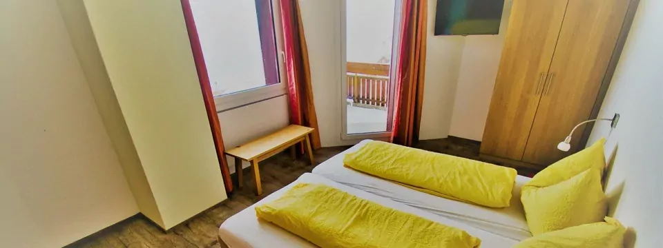 hotel restaurant jungfrau wallis fiescheralp fiesch slaapkamer (1)