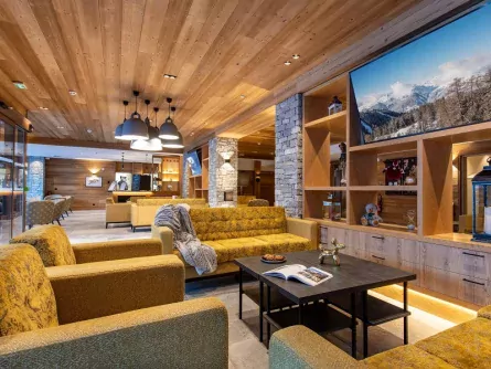 family outdoor active la plagne actieve gezinsvakantie outdoorvakantie frankrijk savoie cgh white pearl lobby