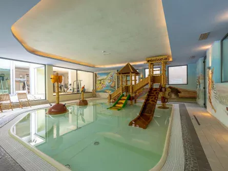 hotel alpholiday dolomiti italië trentino zuid tirol dimaro kinderzwembad