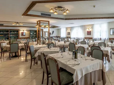 hotel alpholiday dolomiti italië trentino zuid tirol dimaro restaurant