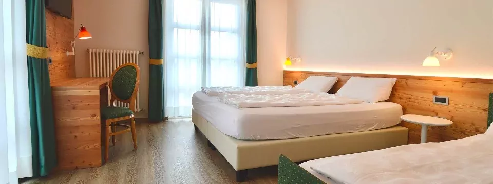 hotel alpholiday dolomiti italië trentino zuid tirol dimaro slaapkamer