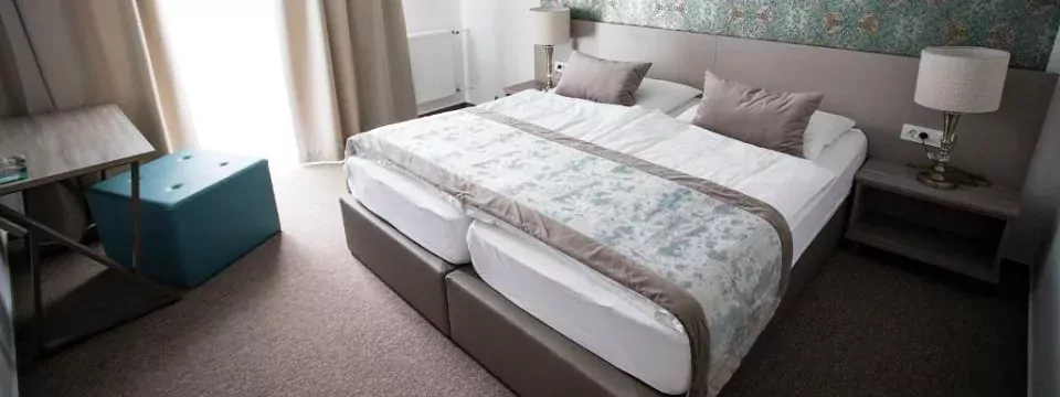 hotel alp bovec goriska slovenie slaapkamer