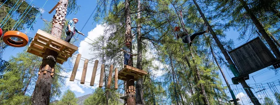 family active val di sole avontuurlijke gezinsvakantie italiaanse alpen italie val di sole klimpark 2