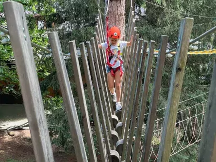 family active val di sole avontuurlijke gezinsvakantie italiaanse alpen italie val di sole klimpark 3
