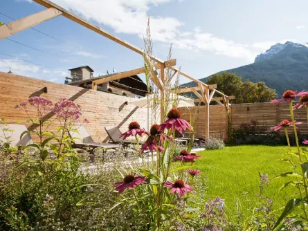 vakantie oostenrijk tirol fulpmes stubaital alpin resort stubaier hof tuin