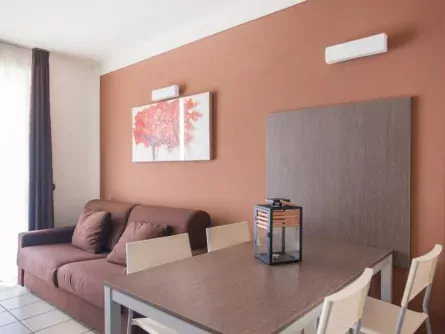 family active lago di garda italie trente torbole residence maroadi woonkamer