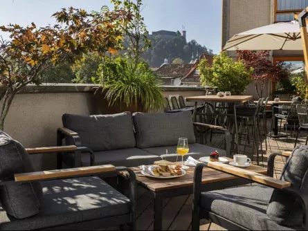 rondreis slovenie highlights city hotel ljubljana centraal slovenie terras