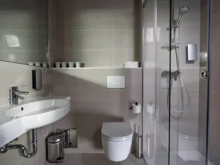 rondreis slovenie highlights city hotel ljubljana centraal slovenie badkamer