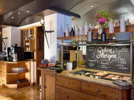 family fun brixental premium tirol brixen im thale hotel hubertus ontbijtruimte2