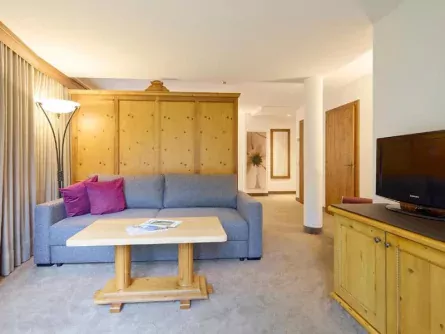 family fun brixental premium tirol brixen im thale hotel hubertus suite woonkamer