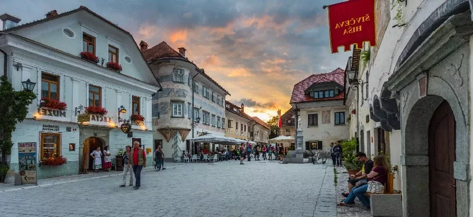 gehele juliana trail actieve vakantie meerdaagse wandeltocht julische alpen slovenië linhartov trg (1)