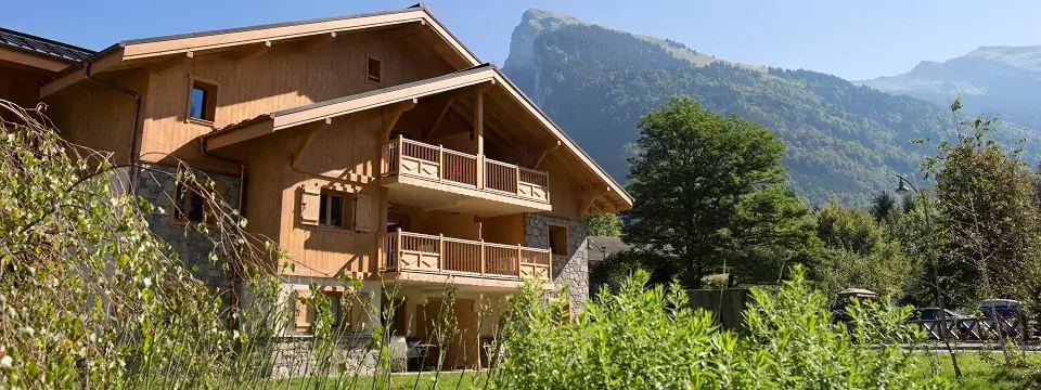 actieve gezinsvakantie outdoorvakantie families frankrijk haute savoie samoëns la reine des prés buiten2