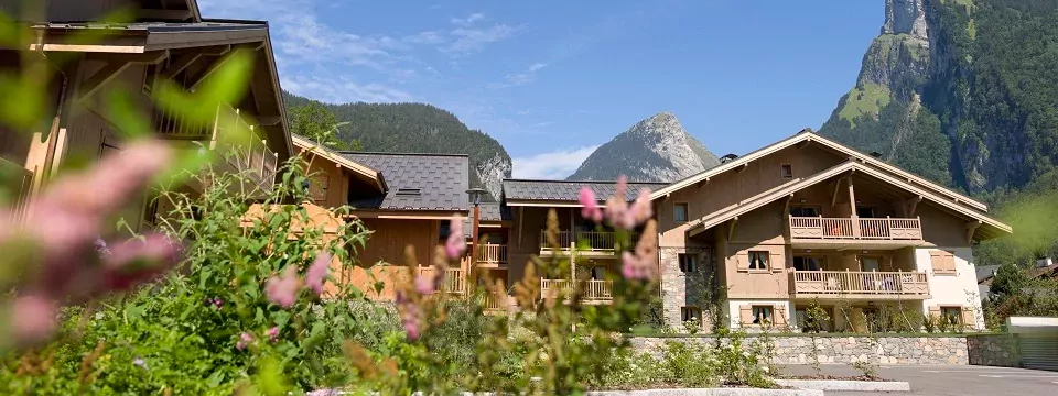 actieve gezinsvakantie outdoorvakantie families frankrijk haute savoie samoëns la reine des prés buiten