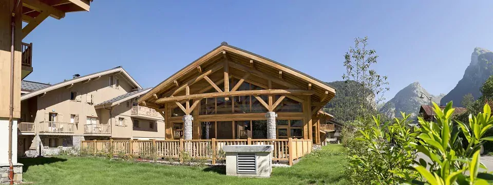 actieve gezinsvakantie outdoorvakantie families frankrijk haute savoie samoëns la reine des prés buiten3