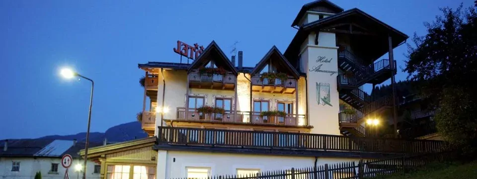 family outdoor active val di sole avontuurlijke gezinsvakantie italie families hotel almazzago buiten