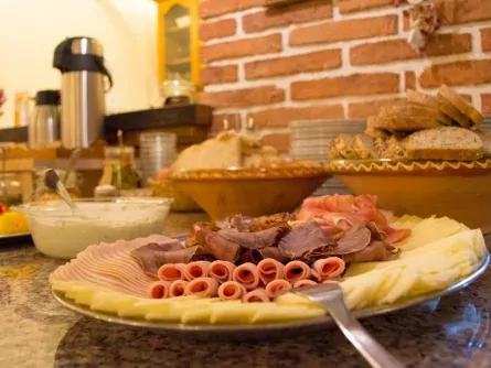 family outdoor active bled avontuurlijke gezinsvakantie slovenie families pri biscu ontbijt