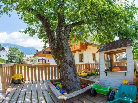 family outdoor active bled avontuurlijke gezinsvakantie slovenie families pri biscu speeltuin