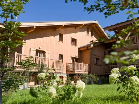 actieve gezinsvakantie outdoorvakantie families frankrijk haute savoie samoëns la reine des prés buiten