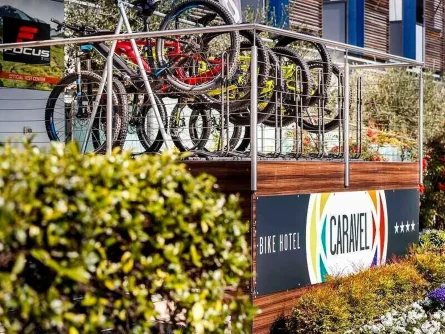 family outdoor active lago di garda actieve vakantie gardameer trentino zuid tirol italie bike hotel caravel