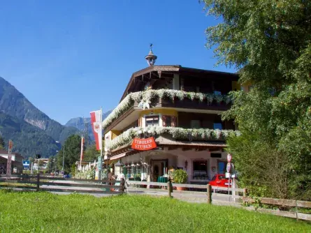 outdoor active zillertal outdoorvakantie oostenrijk tirol mayrhofen hotel landhaus carla exterieur 2