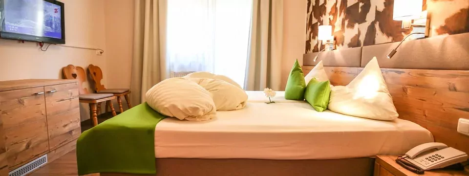 outdoor active zillertal outdoorvakantie oostenrijk tirol mayrhofen hotel landhaus carla slaapkamer2