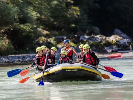 family active lofer salzburger saalachtal avontuurlijke gezinsvakantie oostenrijk raftingtour families